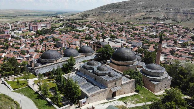 Seyyid Battal Gazi Külliyesi Yenilenen Yüzüyle Ziyaretçilerini Bekliyor