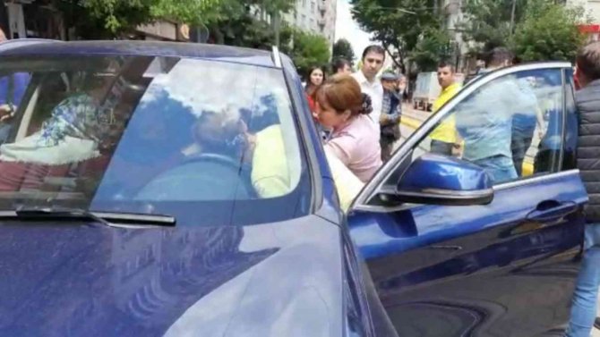 Eskişehir’in Göbeğinde Yol Kesip Kadın Sürücüyü Vurdu
