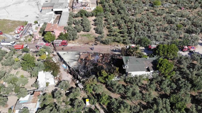 Bursa’da Boya Fabrikasındaki Yangın Söndürüldü