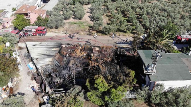 Bursa’da Boya Fabrikasındaki Yangın Söndürüldü
