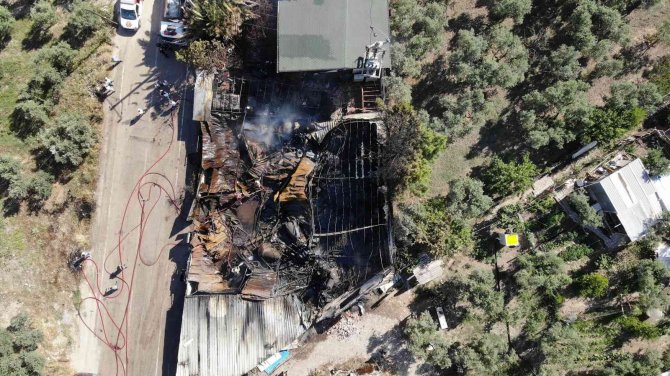 Bursa’da Boya Fabrikasındaki Yangın Söndürüldü