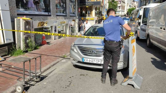 Fatih’te Dehşet: Aracından İndirdiği Şahsı Bacağından Vurup Gasp Etti