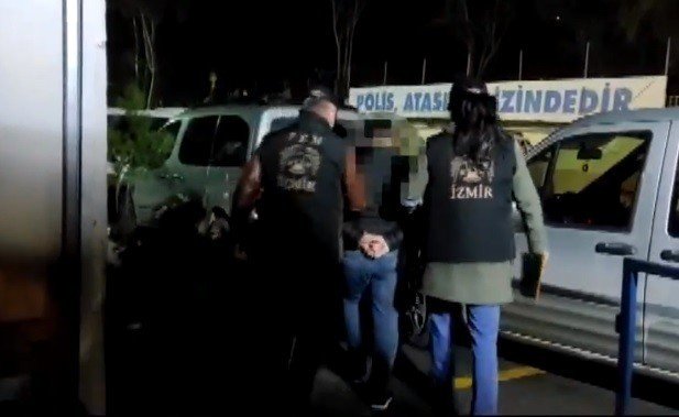 İ̇zmir Merkezli Fetö Operasyonunda 10 Tutuklama