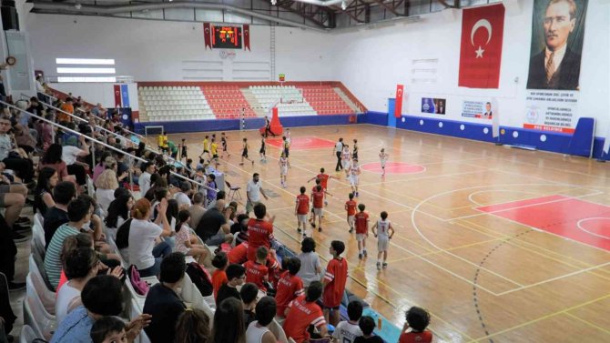 Gölcük Belediyespor Namağlup Yoluna Devam Ediyor