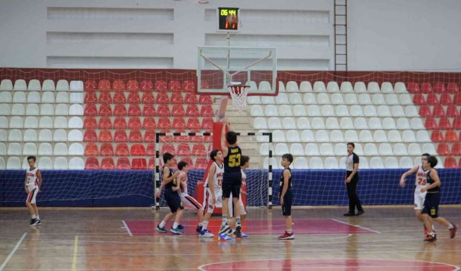 Gölcük Belediyespor Namağlup Yoluna Devam Ediyor
