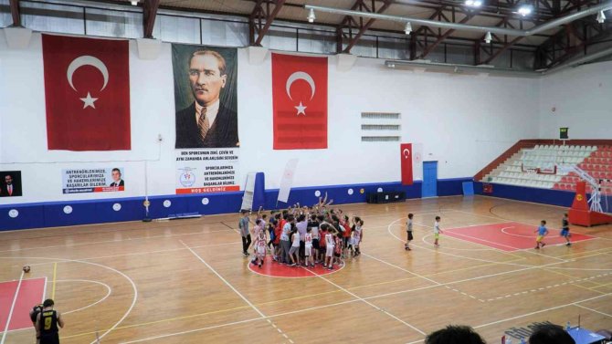 Gölcük Belediyespor Namağlup Yoluna Devam Ediyor