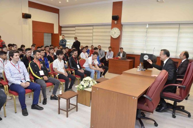 “Anadoluyuz Biz” Projesi Çerçevesinde Batmanlı Gençler Gümüşhane’yi Ziyaret Etti