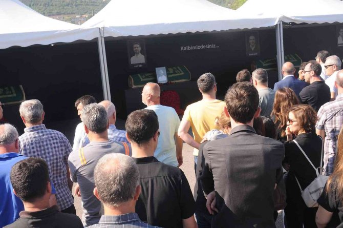 Helikopter Kazasında Ölen 4 Eczacıbaşı Çalışanı İçin Yalova’da Tören