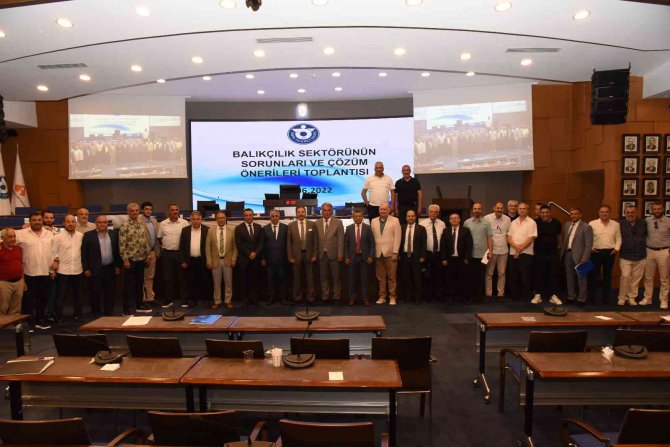 İ̇zto’da Bir Araya Gelen Balıkçılar Sorunlarını Masaya Yatırdı
