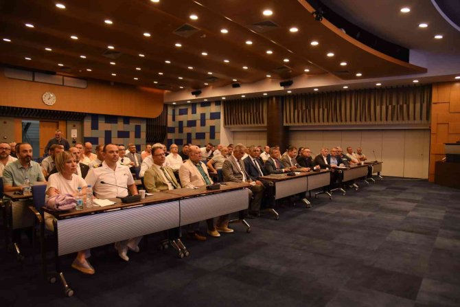 İ̇zto’da Bir Araya Gelen Balıkçılar Sorunlarını Masaya Yatırdı