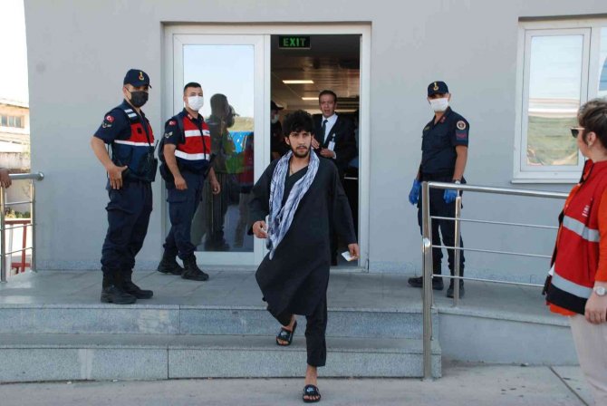 İ̇zmir’de 226 Afgan Göçmen Sınır Dışı Edildi