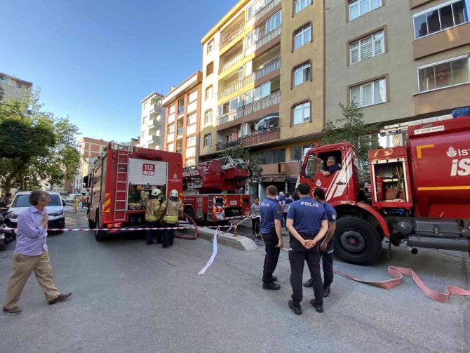 Kağıthane’de Hırdavat Dükkanında Korkutan Yangın: 12 Kişiyi İtfaiye Kurtardı