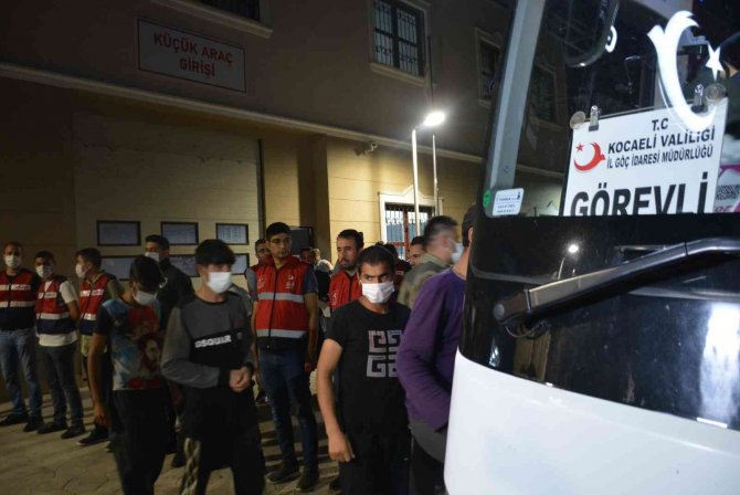 Kocaeli’de 136 Düzensiz Göçmen Ülkesine Gönderildi