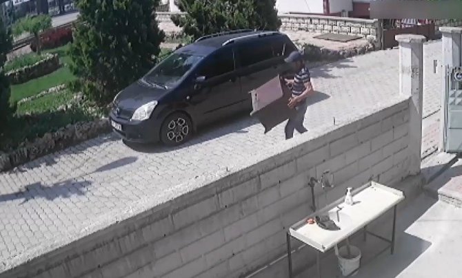 Soba Hırsızı Mezarlıkta Polise Yakalandı