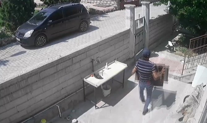 Soba Hırsızı Mezarlıkta Polise Yakalandı