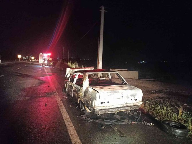 Seyir Halindeki Otomobil Alev Alev Yandı