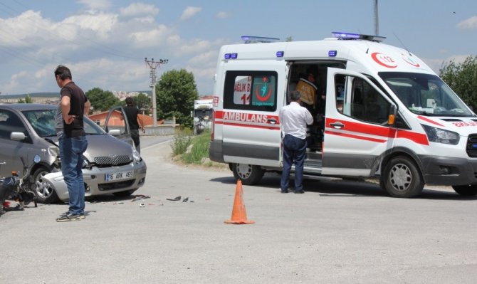 Tavşanlı’da Motosiklet İle Otomobil Çarpıştı: 2 Yaralı