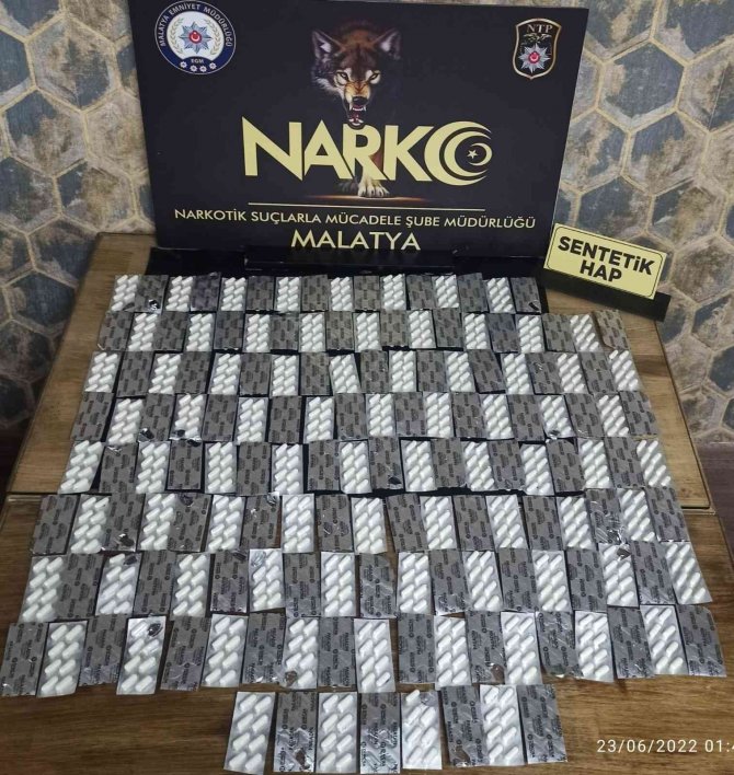 Uyuşturucu Tacirlerine Operasyon: 17 Gözaltı, 3 Tutuklama
