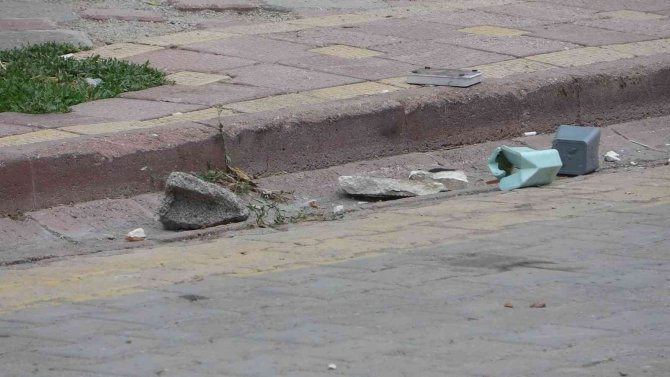 Malatya’da Adliyeye Sevk Edilen Cinayet Zanlıları Taş Yağmuruna Tutuldu