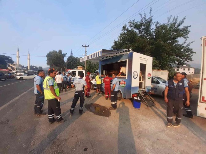 Büyükşehir Personeli Marmaris Yangınında Teyakkuz Halinde