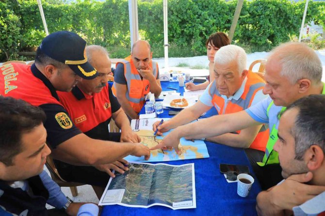 Başkan Gürün, Yangın Bölgesinde İncelemelerini Sürdürüyor