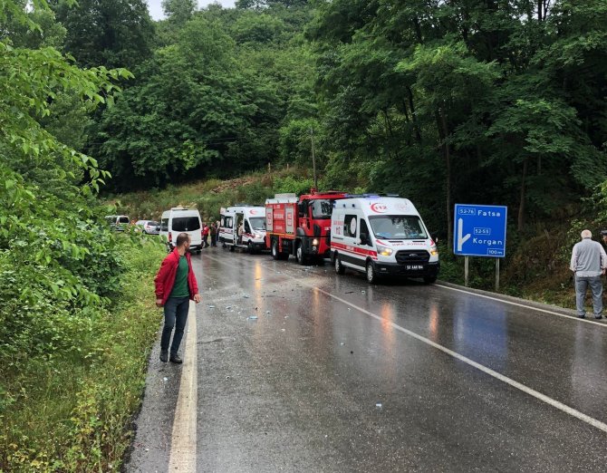 Ordu’da Midibüs İle Kamyon Çarpıştı: 3 Yaralı