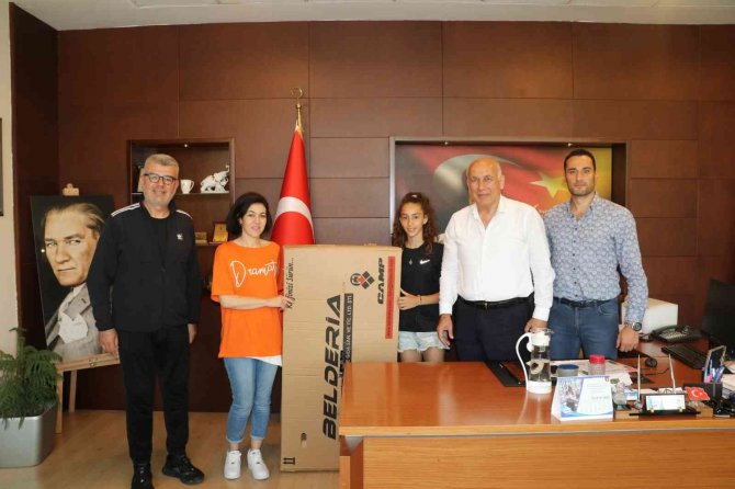 Başkan Tuncel Söke’nin Başarılı Atletlerini Unutmadı