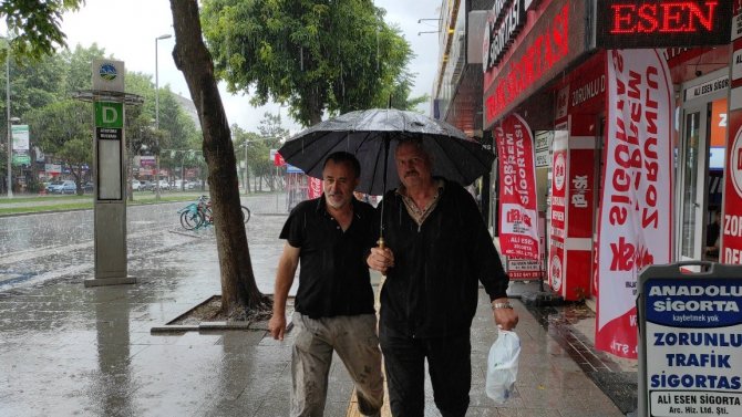 Sakarya’da Sağanak Etkili Oldu: Vatandaşlar Islanmaktan Kurtulamadı