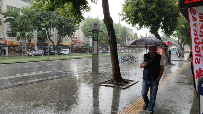 Sakarya’da Sağanak Etkili Oldu: Vatandaşlar Islanmaktan Kurtulamadı