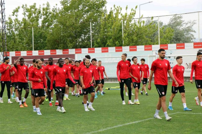 Bayram Bektaş: “Şampiyonluğun Yolu Aile Gibi Takım Olmaktan Geçiyor”
