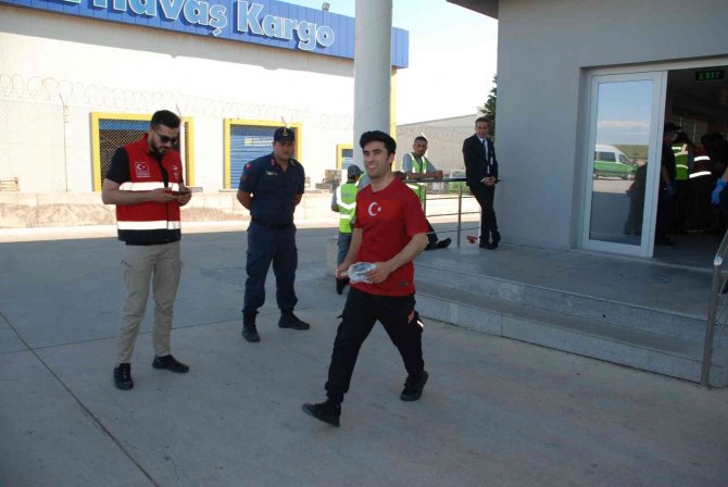 İ̇zmir’de 226 Afgan Göçmen Sınır Dışı Edildi