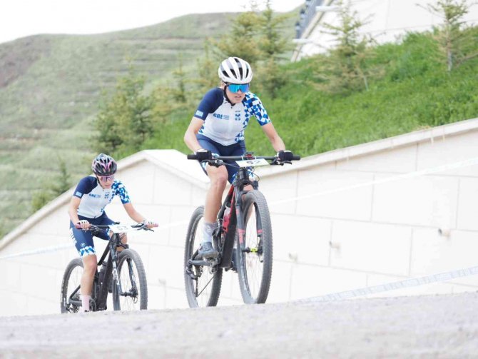 Anadolu’nun Zirvesinde Pedalladılar
