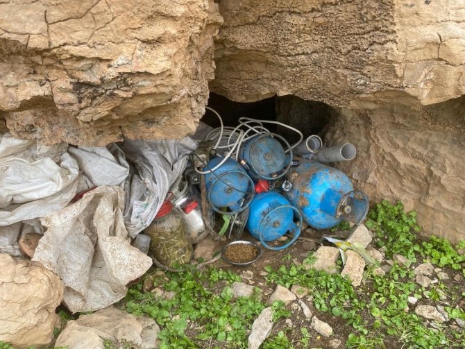 Van’da Pkk’ya Ait Silah Ve Mühimmat Ele Geçirildi