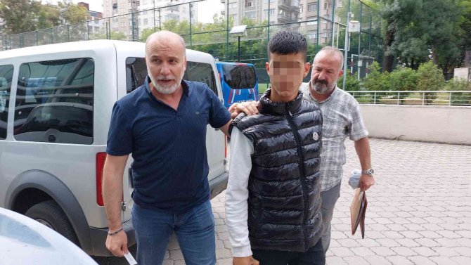 Para Çalarken Kameraya Yakalanan Hırsız Gözaltına Alındı