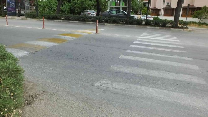 Burhaniye’de Şaka Gibi Yaya Geçidi