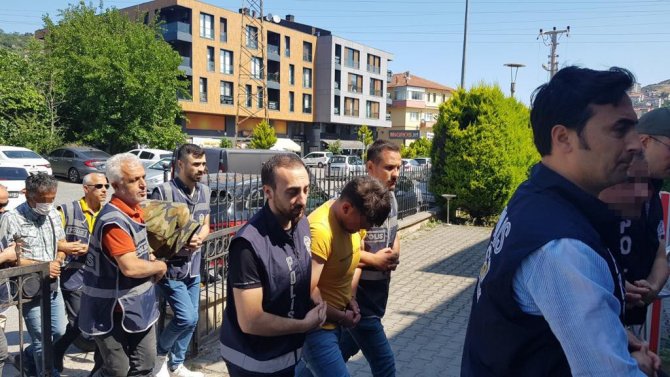 4’ü Kadın 11 Kişi Fuhuş Operasyonunda Gözaltına Alındı