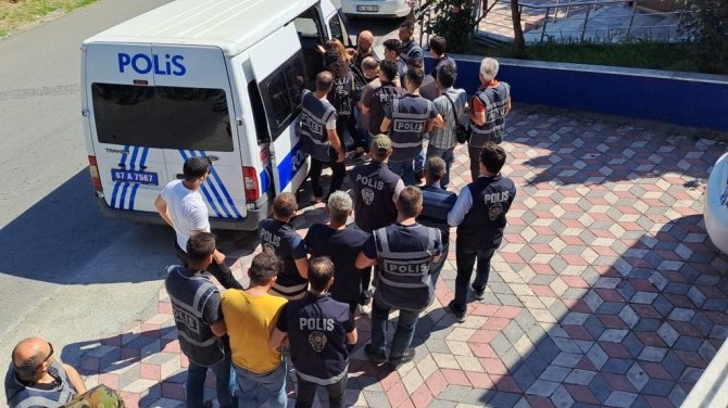 4’ü Kadın 11 Kişi Fuhuş Operasyonunda Gözaltına Alındı