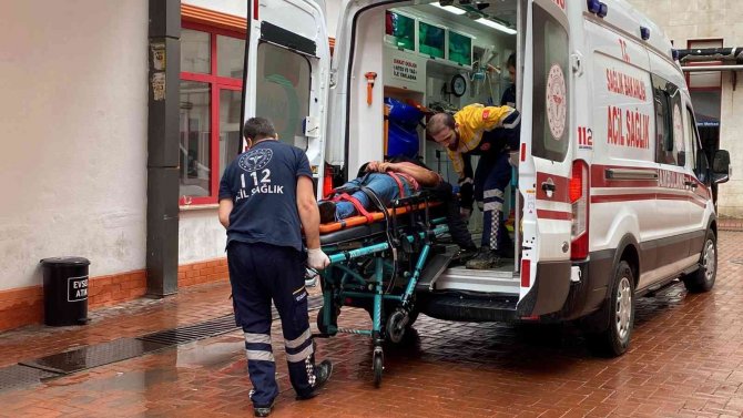 Kazaya Müdahale Eden Arama Kurtarma Ekibi Dönüşte Kaza Yaptı: 3 Yaralı