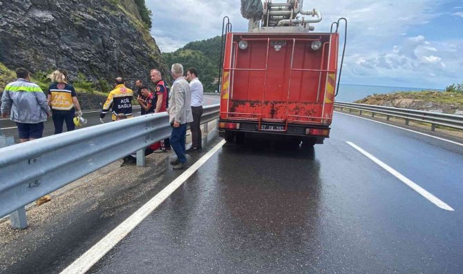 Kazaya Müdahale Eden Arama Kurtarma Ekibi Dönüşte Kaza Yaptı: 3 Yaralı