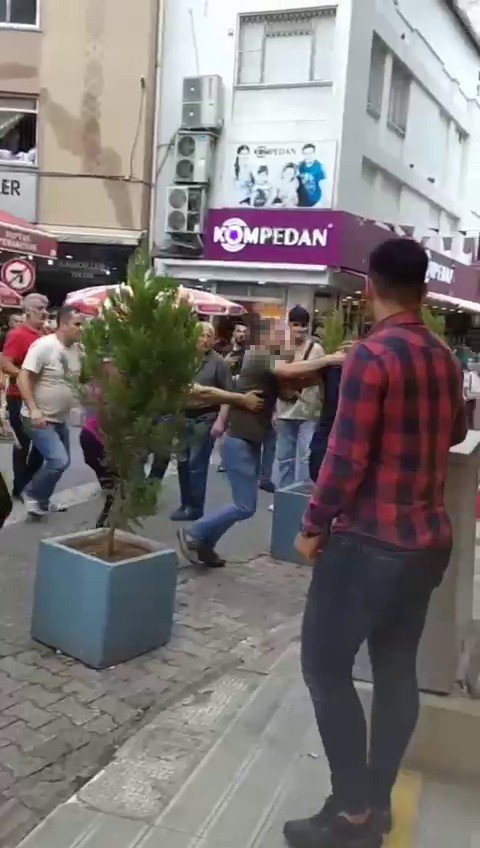 Yaşlı Simitçiyi Dövenleri Kadın Ayırmaya Çalıştı