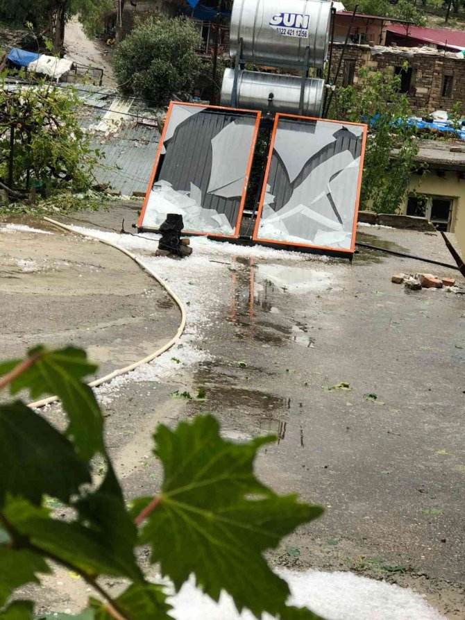 Şiddetli Dolu Yağışı Karaisalı’da Tarım Arazilerine Ve Araçlara Zarar Verdi