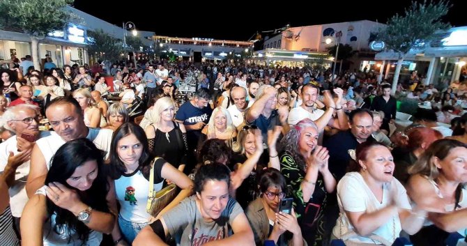 Balıkçılar Meydanı’nda Sezona ‘Merhaba’ Konseri