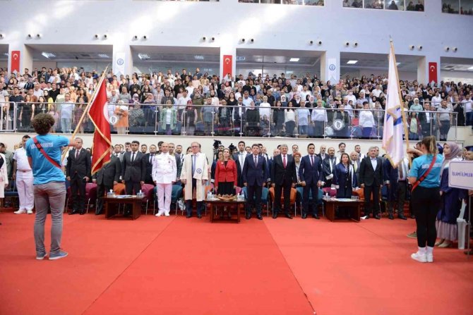 Barü’de Binlerce Öğrenci Mezun Olmanın Gururunu Yaşadı