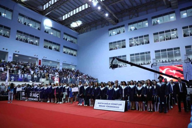 Barü’de Binlerce Öğrenci Mezun Olmanın Gururunu Yaşadı
