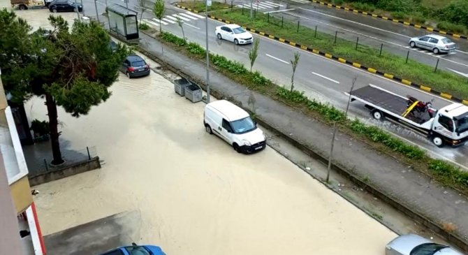 Bartın’da Sağanak Yolları Nehre Dönüştürdü
