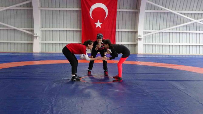 5 Ay Önce Başladığı Güreşte Türkiye Şampiyonu Oldu