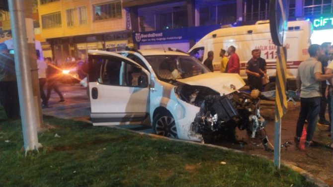 Tatvan’da Trafik Kazası: 3 Yaralı