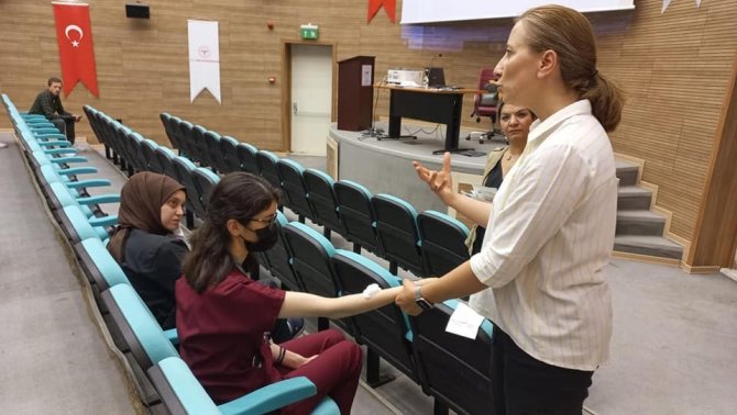 Yoğun Bakım Hemşirelerine Yara Bakım Eğitimi