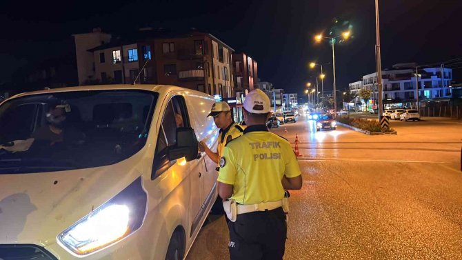 Polisten Üniversite Bölgesinde Denetim