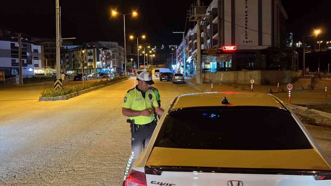 Polisten Üniversite Bölgesinde Denetim